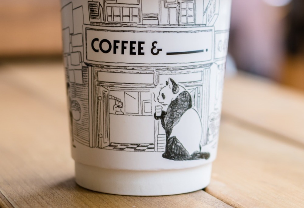 this coffee cup lid comes with a built in stirring paddle 1